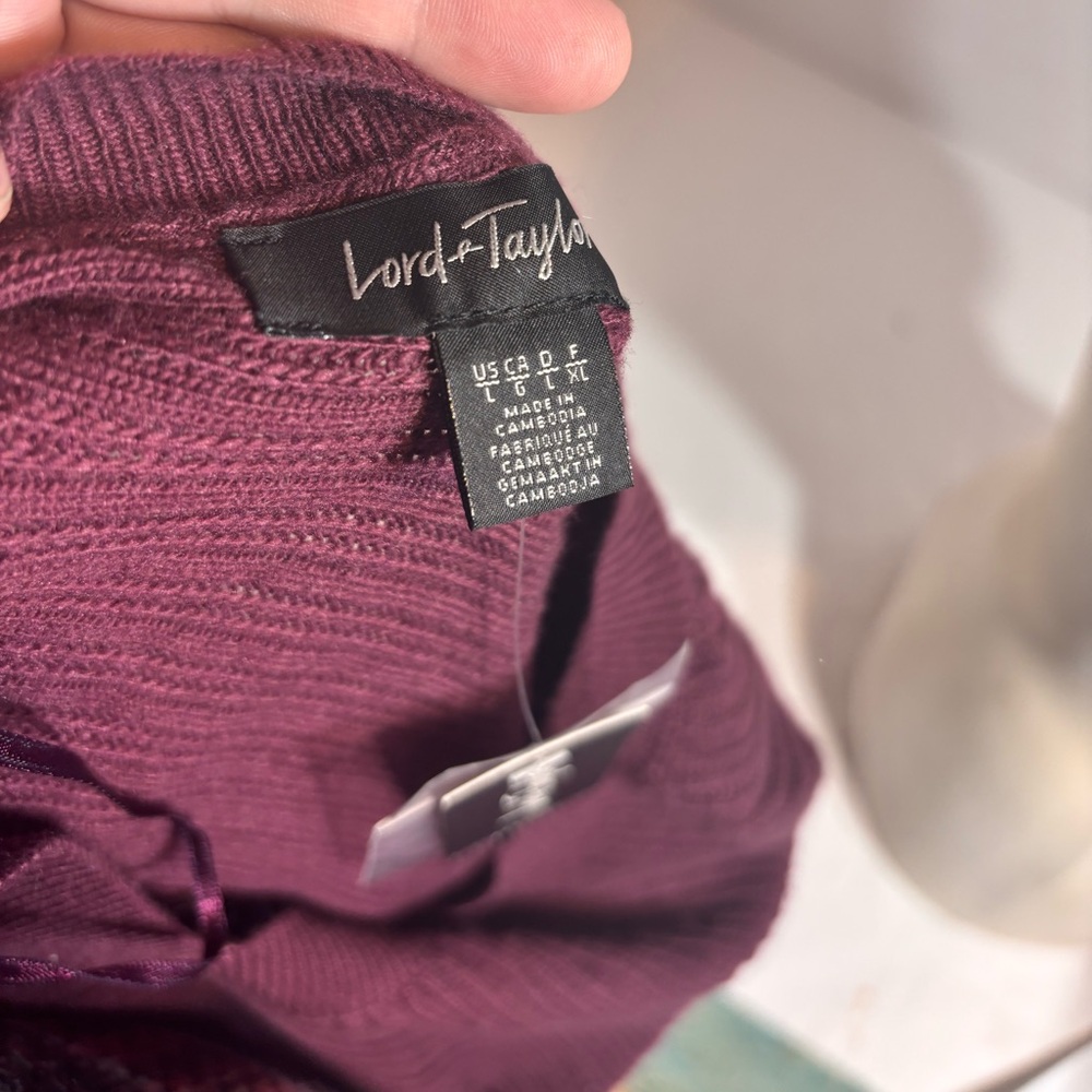 NWT Lord & Taylor New Deep Burgundy V-Neck Structured Top Large soft stretchy - Picture 4 of 8